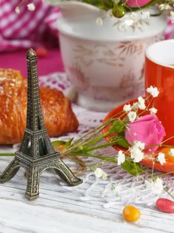 Paris party decorations on a table.